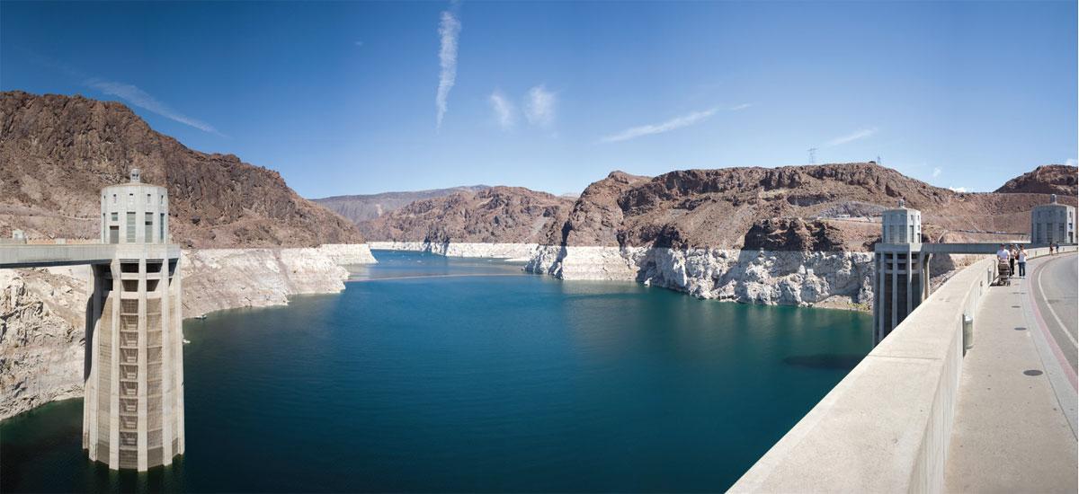 low water lake mead by hoover dam