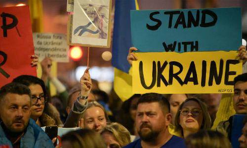 Protesters supporting peace in Ukraine